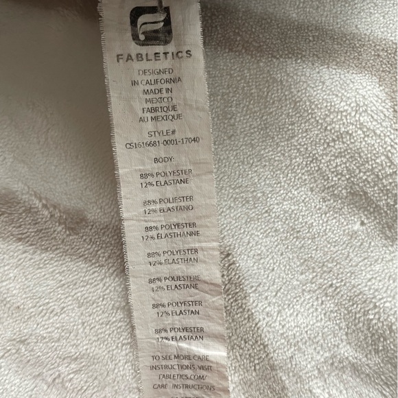 VGUC Fabletics Women’s Black Capri Tights Leggings w/ Mesh Detail Size Medium M - Picture 10 of 11